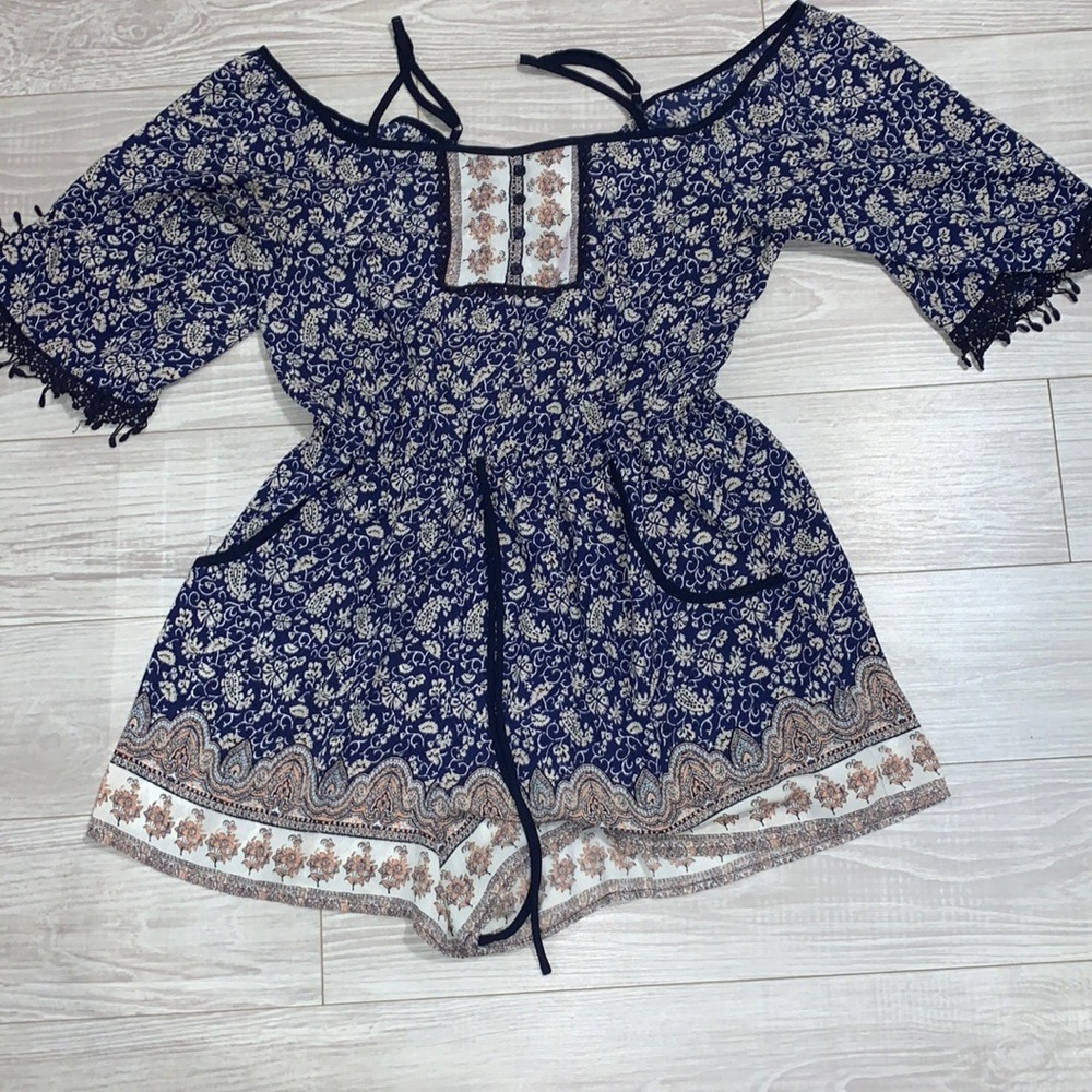 XHILARATION SIZE XL Blue Floral Romper